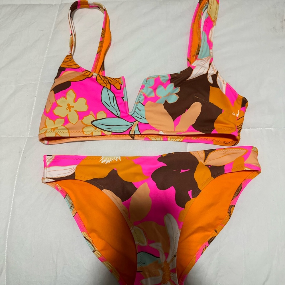 Full coverage bottoms, no adjustable straps